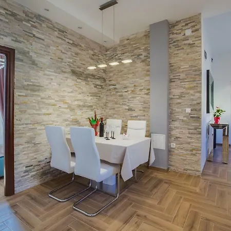 Carpe Diem Deluxe Apartment *